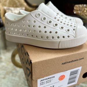 Native sneakers shell white size 7 baby/toddler unisex